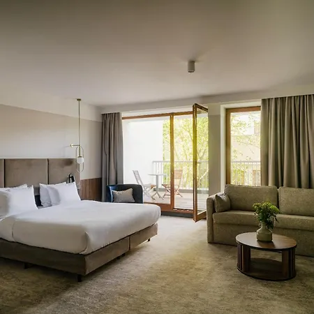 Royal Tulip Szálloda 5*